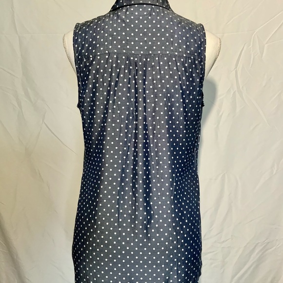 Elegant and flowy sleeveless button down shirt - Picture 3 of 5